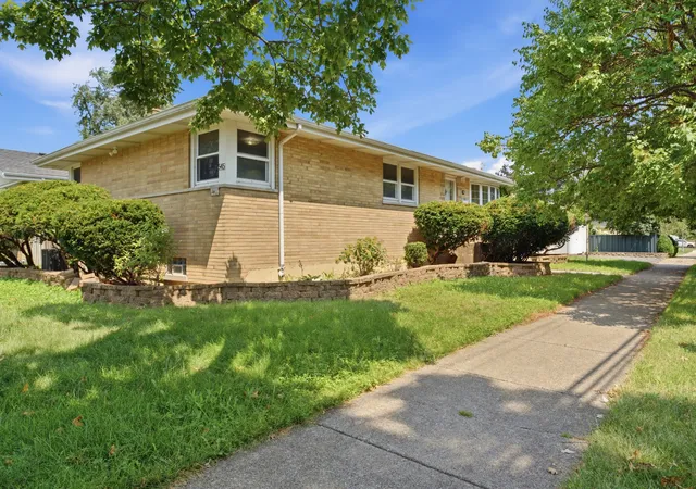 Photo 1 of Single family home for sale at 545 S 6th Avenue, La Grange, IL 60525 | MLS# 12721972 | Listing updated on 2026-09-02