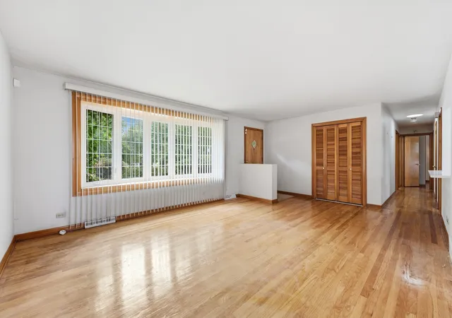 Photo 3 of Single family home for sale at 545 S 6th Avenue, La Grange, IL 60525 | MLS# 12721972 | Listing updated on 2026-09-02