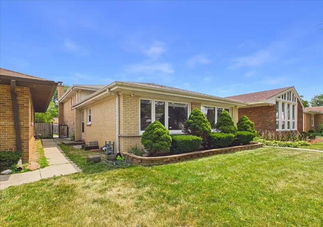 Photo 3 of Single family home for sale at 7427 Keeler Ave, Skokie, IL 60076 | MLS# 12721998 | Listing updated on 2026-09-25