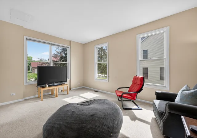Photo 4 of Single family home for sale at 5701 Caribou Ln, Hoffman Estates, IL 60192 | MLS# 12722012 | Listing updated on 2026-09-07