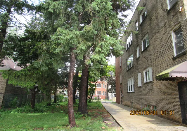 Listing Photo 4 - Condo for sale in building located at 1133 E 81st Pl, Chicago, IL 60619