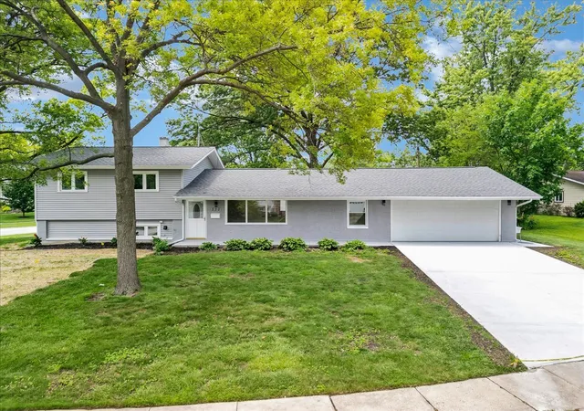 1st image of 590 Durham Ct, Hoffman Estates, IL 60169 | MLS# 12722139