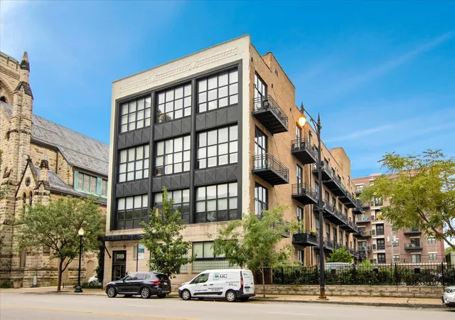 Photo 2 of Sale Pending at 1918 S Michigan Ave #207, Chicago, IL 60616 | MLS# 12722176 | Listing updated on 2026-10-09