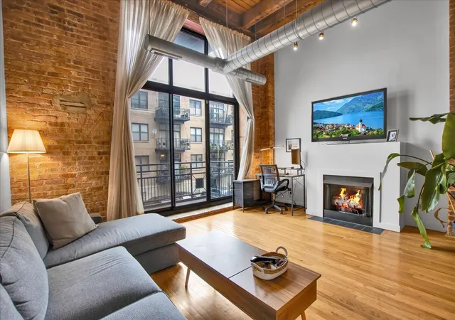 Photo 4 of Sale Pending at 1918 S Michigan Ave #207, Chicago, IL 60616 | MLS# 12722176 | Listing updated on 2026-10-09
