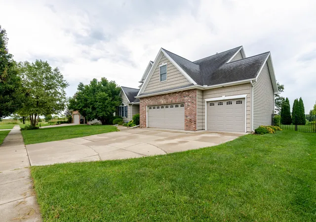 3rd image of 3913 Baywood Rd, Bloomington, IL 61705 | MLS# 12722223