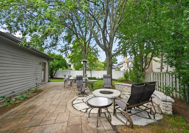 Photo 30 of Sale Pending at 135 Hawkins Cir, Wheaton, IL 60189 | MLS# 12722238 | Listing updated on 2026-08-21