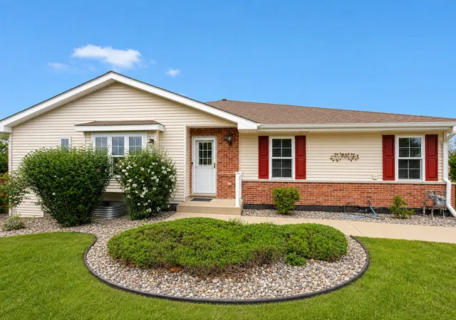Photo 2 of Townhouse for sale at 5614 W Sutton Pl #A, Monee, IL 60449 | MLS# 12722258 | Listing updated on 2026-08-20