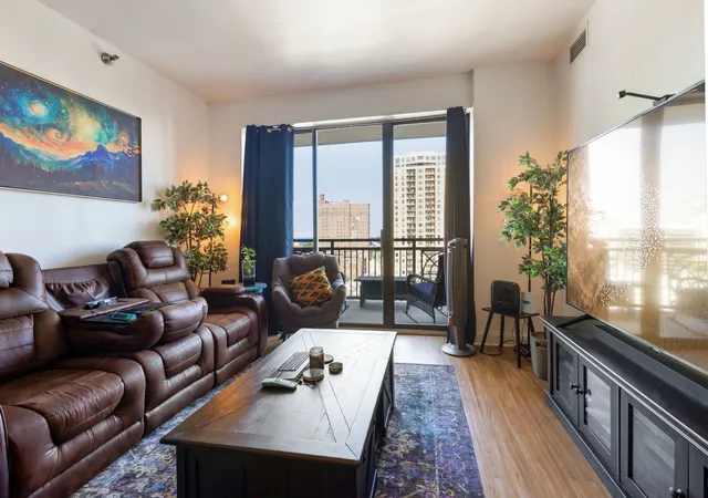 Photo 4 of Condo for sale at 5 E 14th Place #1402, Chicago, IL 60605 | MLS# 12722321 | Listing updated on 2026-09-01