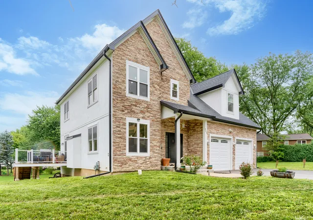 2nd image of 543 Madison Ct, East Dundee, IL 60118 | MLS# 12722367