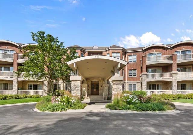 Photo 1 of Sale Pending at 950 Augusta Way #115, Highland Park, IL 60035 | MLS# 12722377 | Listing updated on 2026-08-28