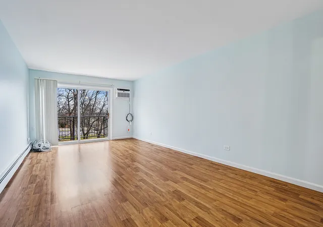 Listing Photo 5 - Condo for sale in building located at 10041 S Walnut Ter, Palos Hills, IL 60465 - Unit #31-307