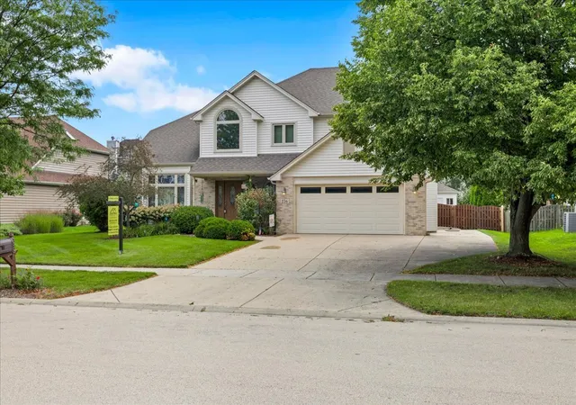 2nd image of 236 Isleview Dr, Oswego, IL 60543 | MLS# 12722695