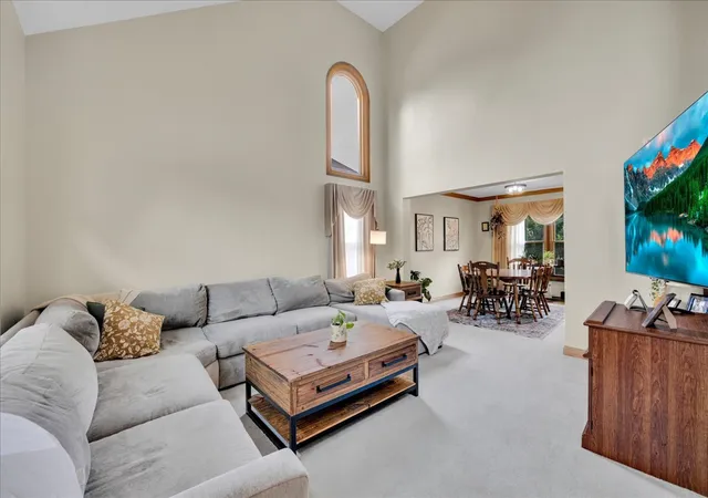 5th image of 236 Isleview Dr, Oswego, IL 60543 | MLS# 12722695