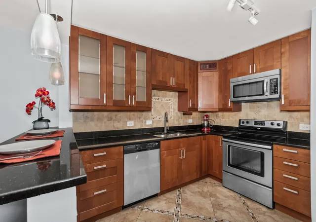 Photo 2 of Sale Pending at 5855 N Sheridan Rd #19F, Chicago, IL 60660 | MLS# 12722744 | Listing updated on 2026-09-30