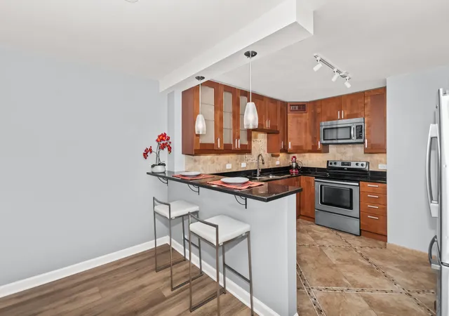 Photo 3 of Sale Pending at 5855 N Sheridan Rd #19F, Chicago, IL 60660 | MLS# 12722744 | Listing updated on 2026-09-30