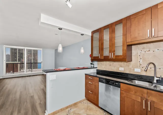 Photo 3 of Sale Pending at 5855 N Sheridan Rd #19F, Chicago, IL 60660 | MLS# 12722744 | Listing updated on 2026-09-30
