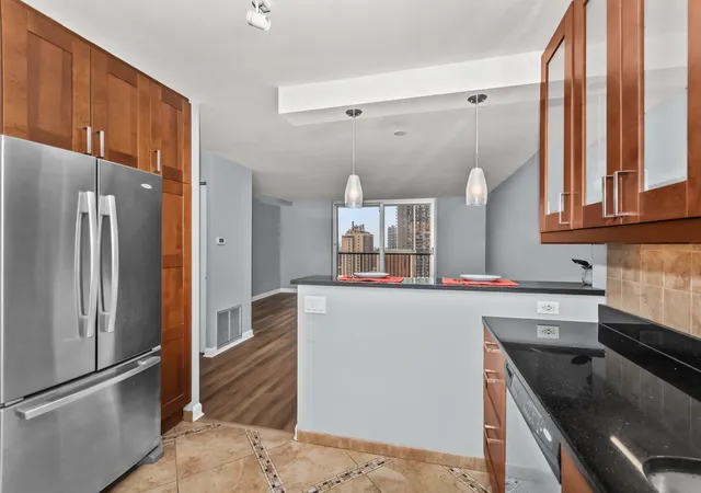 Photo 4 of Sale Pending at 5855 N Sheridan Rd #19F, Chicago, IL 60660 | MLS# 12722744 | Listing updated on 2026-09-30