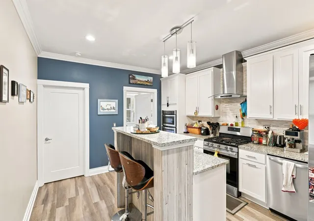 Listing Photo 4 - Condo for sale in building located at 4937 N Bell Ave, Chicago, IL 60625