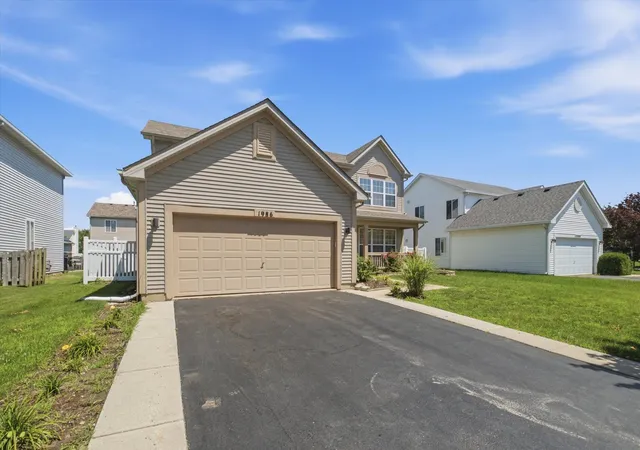 Photo 2 of Single family home for sale at 1986 Wedgewood Cir, Romeoville, IL 60446 | MLS# 12722888 | Listing updated on 2026-09-03