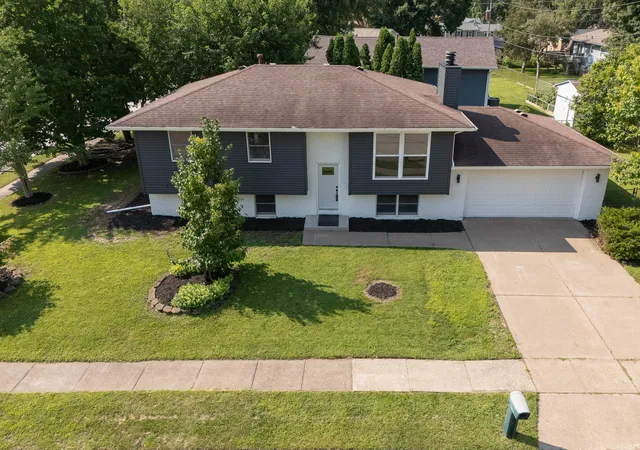 Photo 2 of Single family home for sale at 1955 Danbury Dr, Bettendorf, IA 52722 | MLS# 12722901 | Listing updated on 2026-10-20