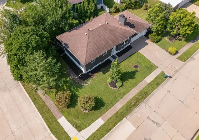 Photo 3 of Single family home for sale at 1955 Danbury Dr, Bettendorf, IA 52722 | MLS# 12722901 | Listing updated on 2026-10-20