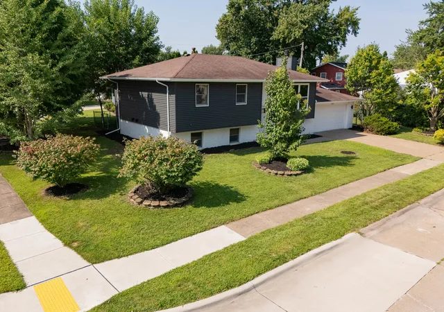 Photo 1 of Single family home for sale at 1955 Danbury Dr, Bettendorf, IA 52722 | MLS# 12722901 | Listing updated on 2026-10-20