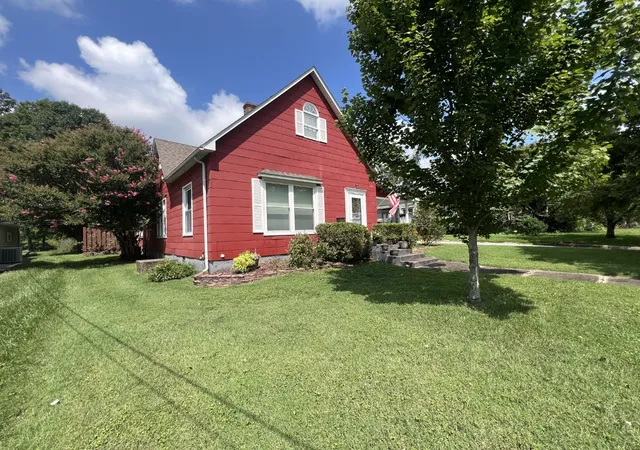 Photo 1 of Single family home for sale at 520 S Market St, Marion, IL 62959 | MLS# 12722937 | Listing updated on 2026-08-17