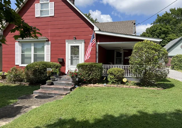 Photo 3 of Single family home for sale at 520 S Market St, Marion, IL 62959 | MLS# 12722937 | Listing updated on 2026-08-17