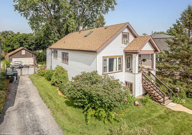 Photo 3 of Single family home for sale at 10230 S Turner Ave, Evergreen Park, IL 60805 | MLS# 12722943 | Listing updated on 2026-09-01