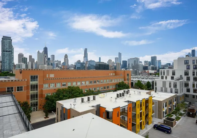 2nd image of 515 W Elm St, Chicago, IL 60610