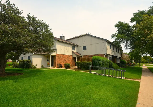 Photo 2 of Sale Pending at 802 E Hillside Ave, Barrington, IL 60010 | MLS# 12722974 | Listing updated on 2026-09-04