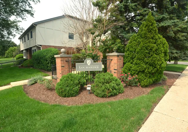 Photo 2 of Sale Pending at 802 E Hillside Ave, Barrington, IL 60010 | MLS# 12722974 | Listing updated on 2026-09-04