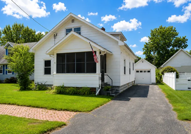 Photo 1 of Single family home for sale at 207 16th Avenue, Sterling, IL 61081 | MLS# 12723006 | Listing updated on 2026-08-30
