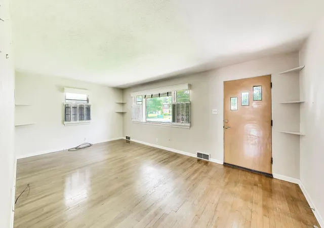 3rd image of 518 N William St, Joliet, IL 60435 | MLS# 12723028