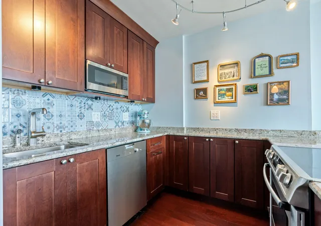 Photo 3 of Sale Pending at 1660 N La Salle Dr #3503, Chicago, IL 60614 | MLS# 12723052 | Listing updated on 2026-08-21