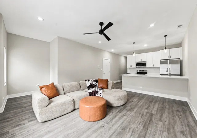 Listing Photo 5 - Condo for sale in building located at 4053 S Prairie Ave, Chicago, IL 60653