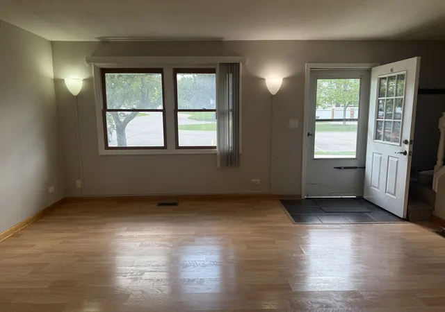 Photo 2 of Townhouse for sale at 1932 Farnham Ct, Schaumburg, IL 60194 | MLS# 12723099 | Listing updated on 2026-09-03