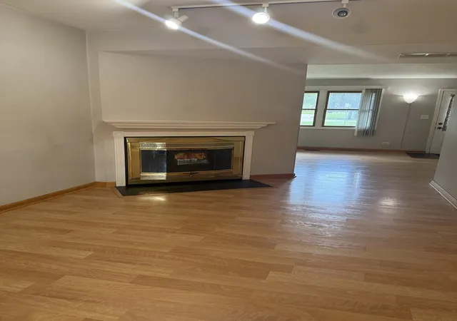 Photo 3 of Townhouse for sale at 1932 Farnham Ct, Schaumburg, IL 60194 | MLS# 12723099 | Listing updated on 2026-09-03