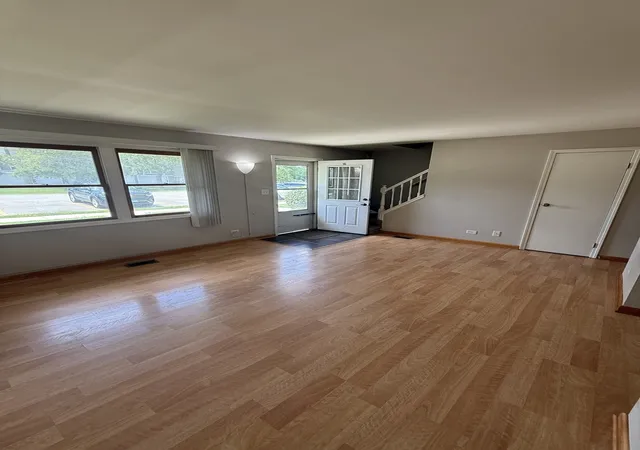 Photo 4 of Townhouse for sale at 1932 Farnham Ct, Schaumburg, IL 60194 | MLS# 12723099 | Listing updated on 2026-09-03