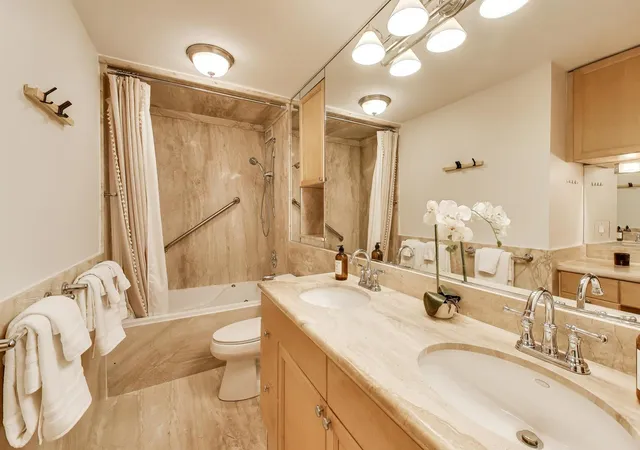 5th image of 201 E Chestnut St, Chicago, IL 60611