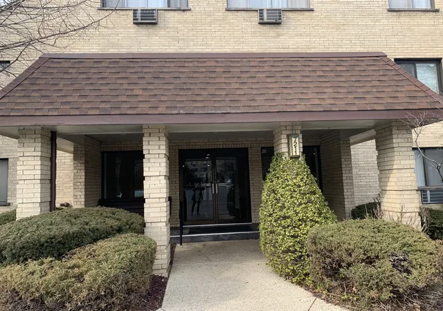 Photo 1 of Condo for sale at 7211 Wolf Rd #412A, Indian Head Park, IL 60525 | MLS# 12723155 | Listing updated on 2026-08-18