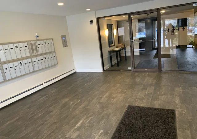 Listing Photo 3 - Condo for sale in building located at 7211 Wolf Rd, Indian Head Park, IL 60525 - Unit #412A