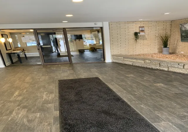 Listing Photo 5 - Condo for sale in building located at 7211 Wolf Rd, Indian Head Park, IL 60525 - Unit #412A