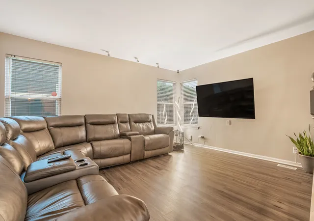 4th image of 525 Arlington Ln, South Elgin, IL 60177 | MLS# 12723229