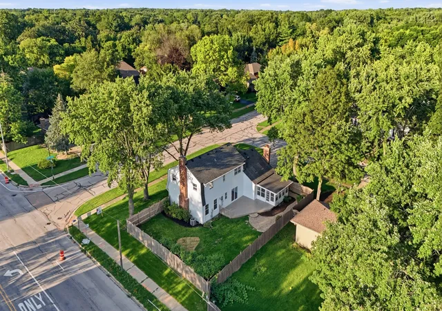 3rd image of 604 Timber Trail Dr, Naperville, IL 60565 | MLS# 12723234