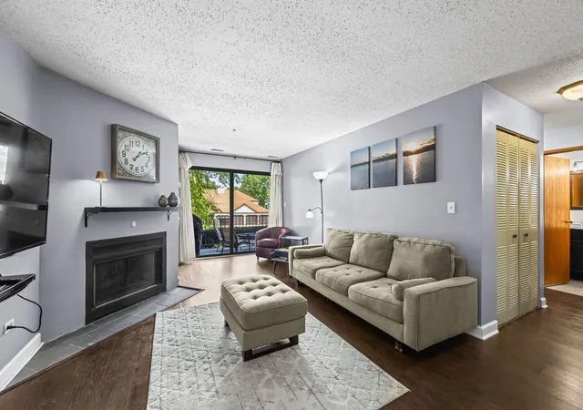 Listing Photo 3 - Condo for sale in building located at 780 Weidner Rd, Buffalo Grove, IL 60089 - Unit #105
