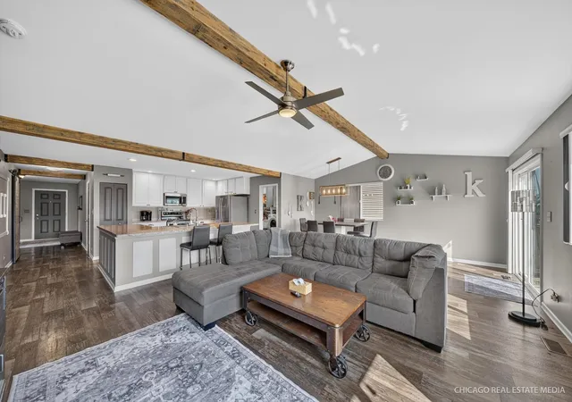 5th image of 1002 Chestnut Dr, Pingree Grove, IL 60140 | MLS# 12723312