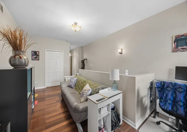 Listing Photo 4 - Condo for sale in building located at 4731 S Ingleside Ave, Chicago, IL 60615 - Unit #D1