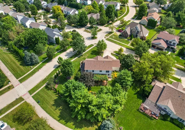 5th image of 2201 Strand Dr, Champaign, IL 61822 | MLS# 12723357
