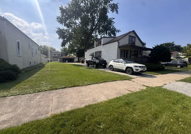Photo 4 of Single family home for sale at 11028 S Sawyer Ave, Chicago, IL 60655 | MLS# 12723401 | Listing updated on 2026-08-27